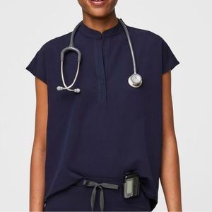 Figs Rafaela Oversized Scrub Top in Navy Blue Size Medium